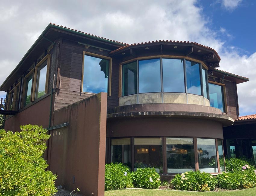BELLAS CLUBHOUSE